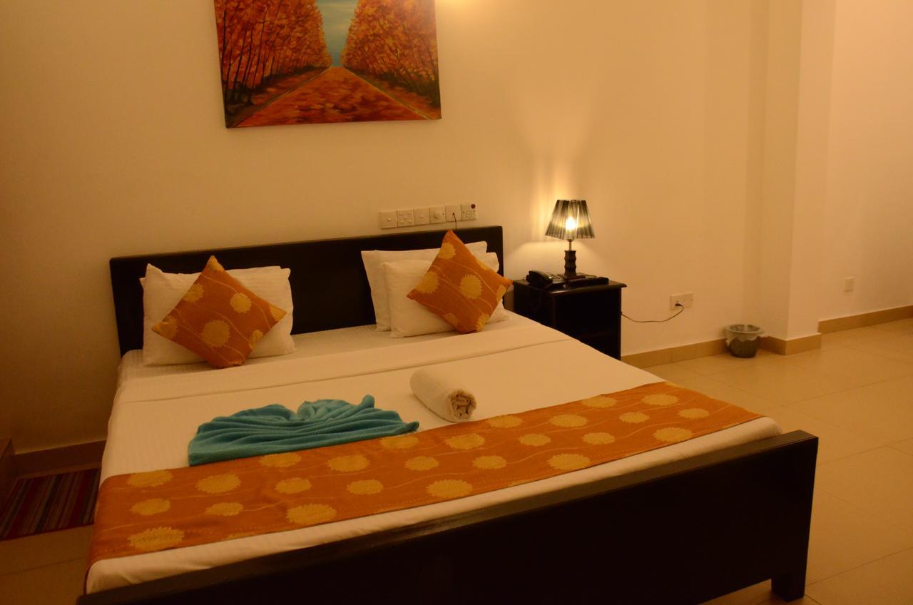 Beverly Hills Hotel Dehiwala-Mount Lavinia Екстер'єр фото
