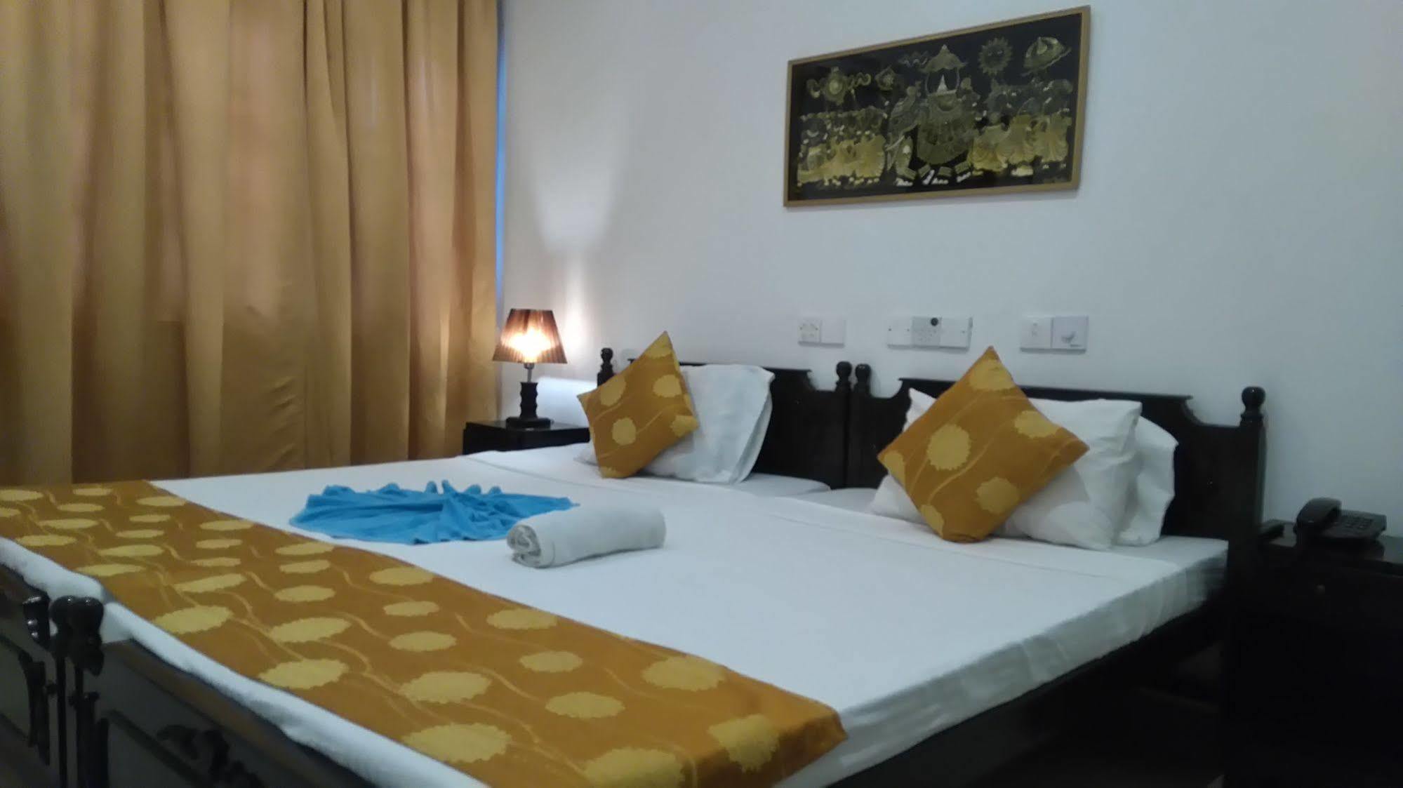 Beverly Hills Hotel Dehiwala-Mount Lavinia Екстер'єр фото